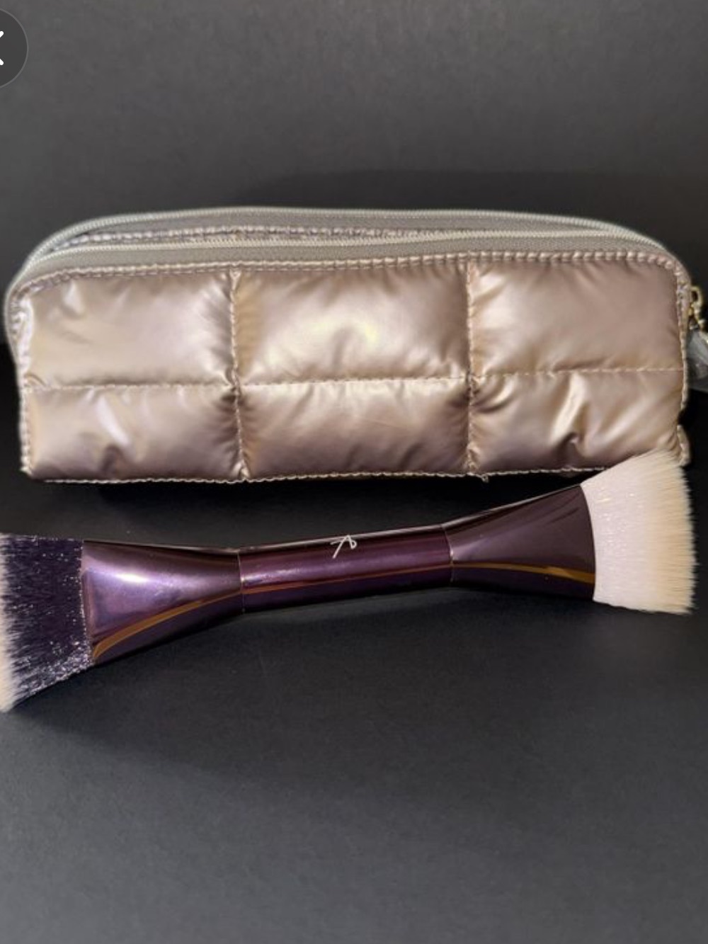 Dual-Ended Pinnacle Brush
comes with bag!